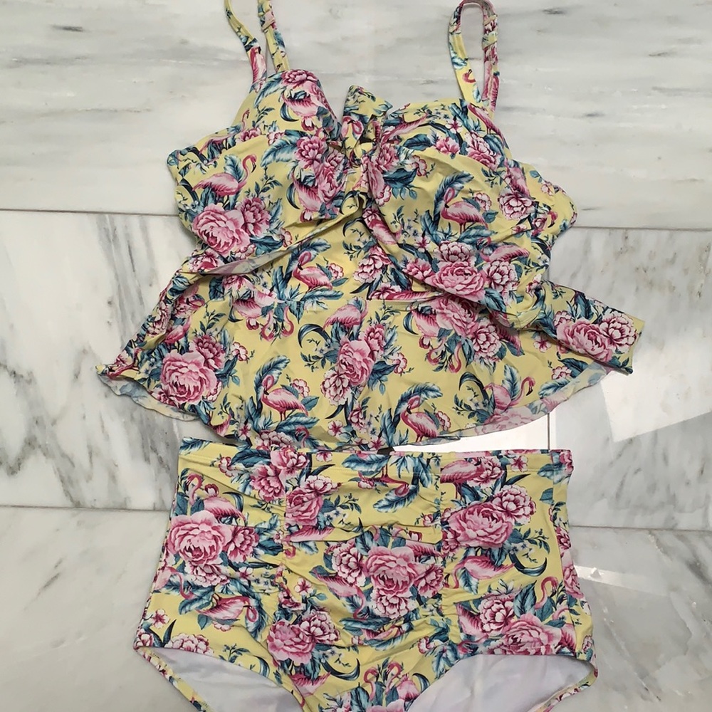 Torrid floral swimsuit 2 piece and bottom size 1 euc